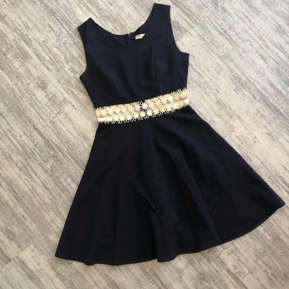 Alythea Dresses & Skirts - Alythea medium dress